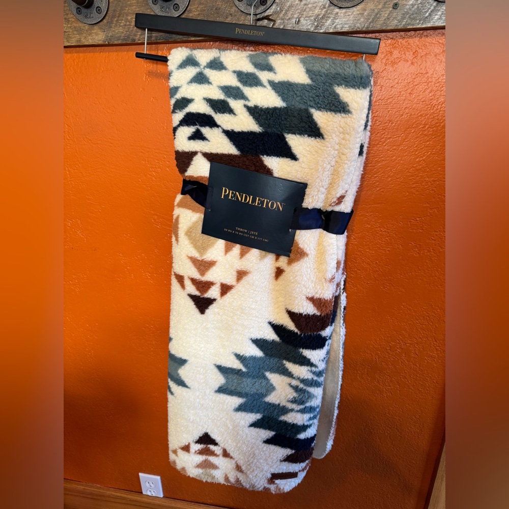Pendleton Sherpa Fleece Throw‎ NWT Peak Canyon